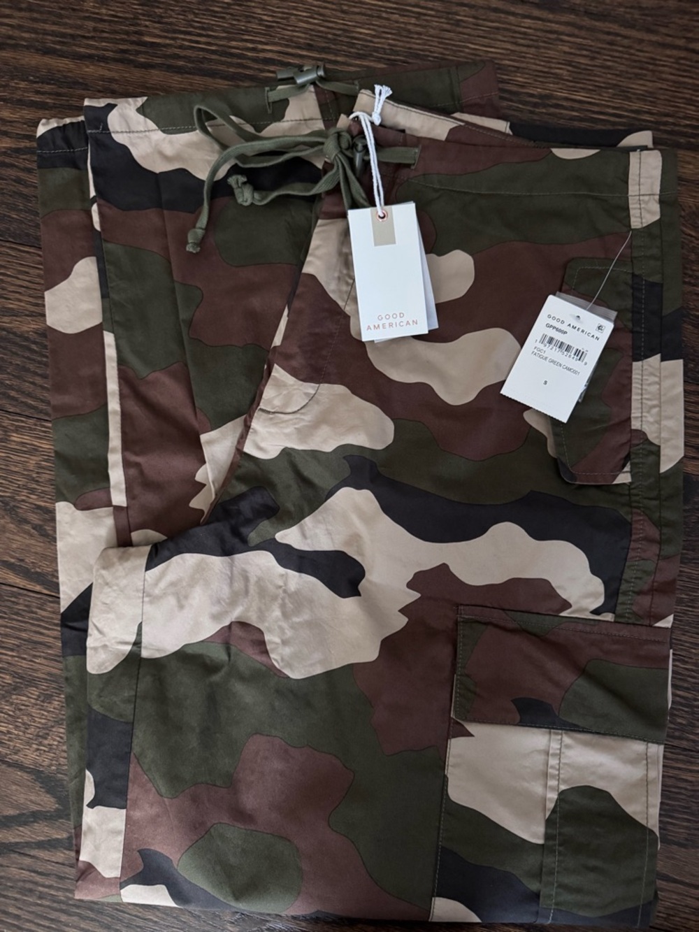 Good American Parachute Pant in Fatigue Green - Picture 3 of 3